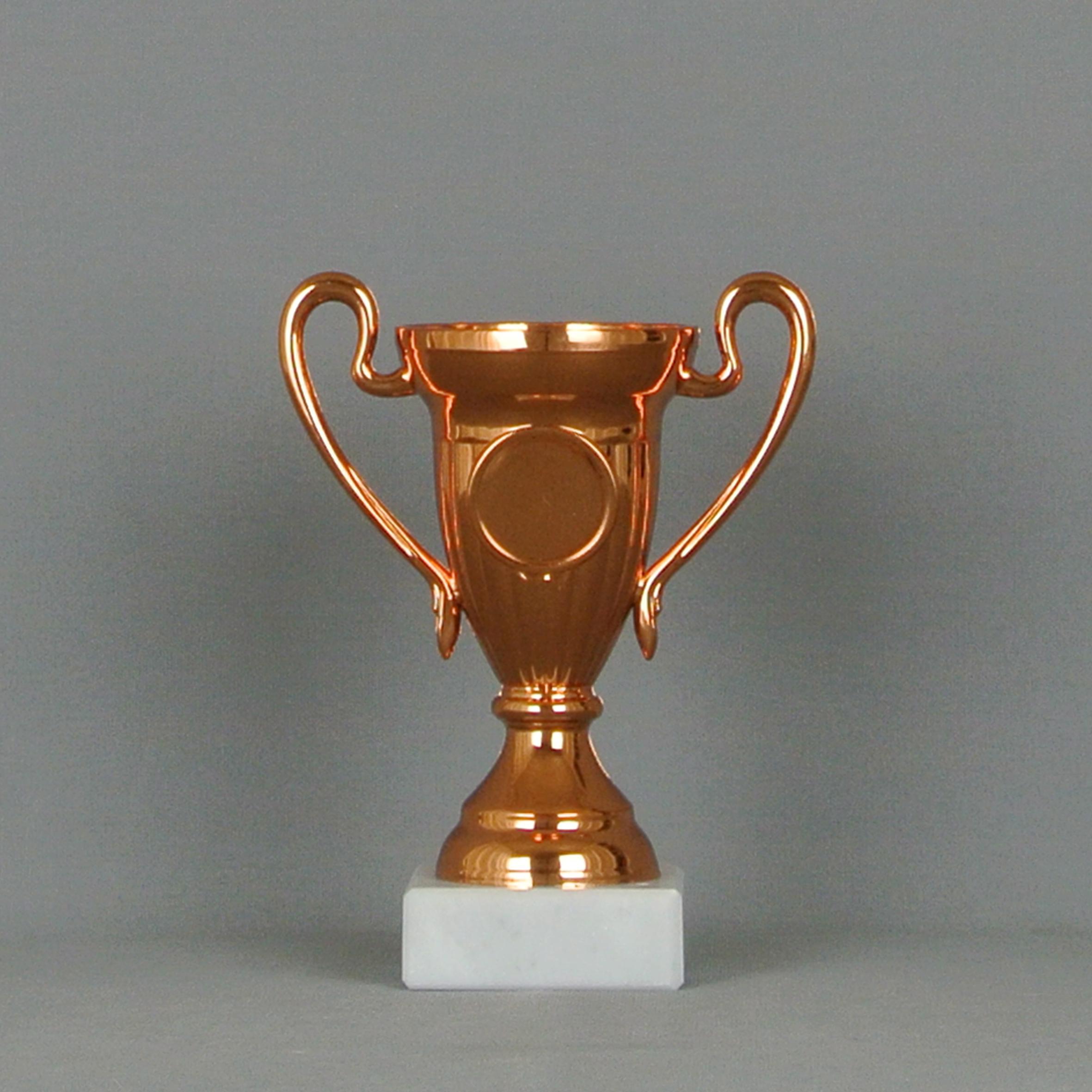 Schwimm-Pokal gold auf Marmor Höhe = 15cm inkl.Gravur jetzt nur 5,25 EUR 